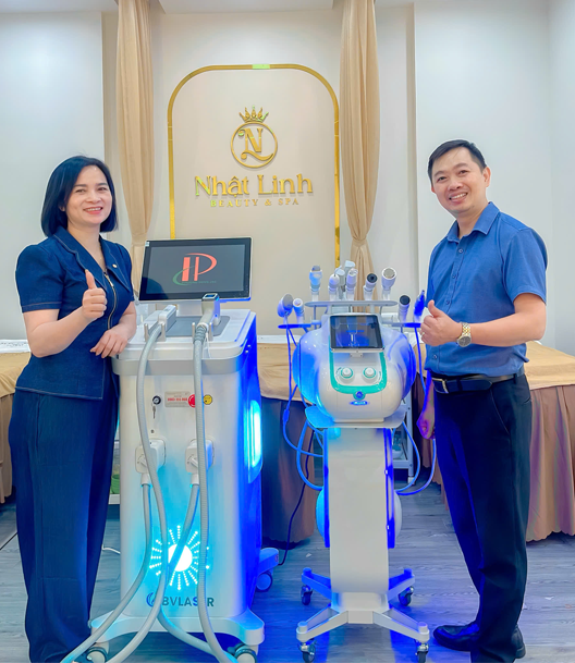 People discussing IT solutions